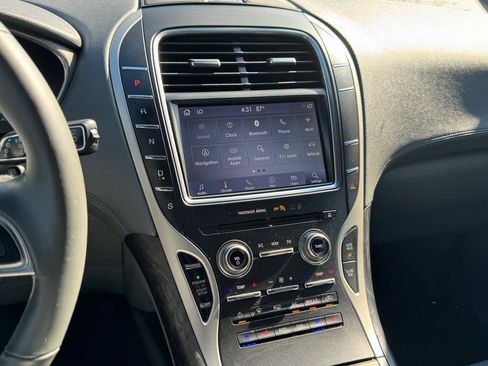 Used 2019 Lincoln Nautilus Reserve w/ Driver Assistance Package FWD image 20