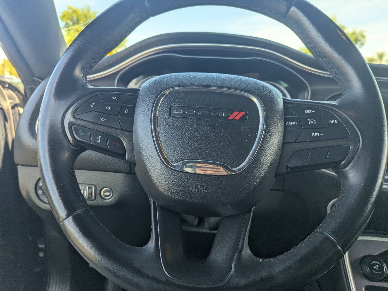 Used 2016 Dodge Challenger SXT RWD image 29