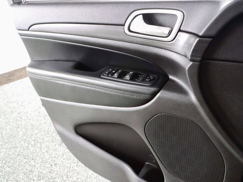 Used 2020 Jeep Grand Cherokee Altitude image 22