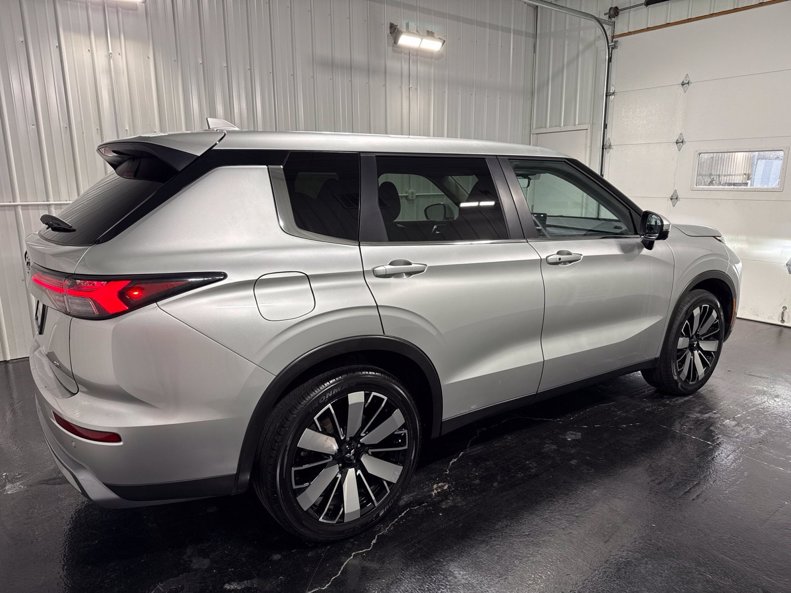 Used 2025 Mitsubishi Outlander SE AWD/4WD image 5