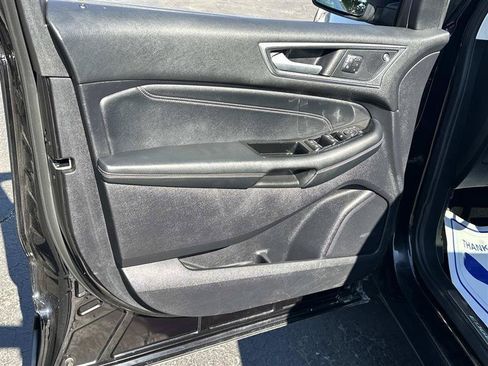 Used 2019 Ford Edge Titanium w/ Equipment Group 301A AWD/4WD image 8
