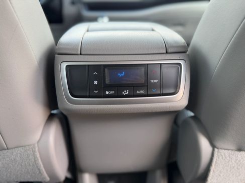 Used 2017 Toyota Highlander XLE image 36