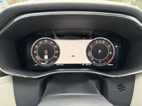 Used 2024 Jaguar F-PACE R-Dynamic S image 9