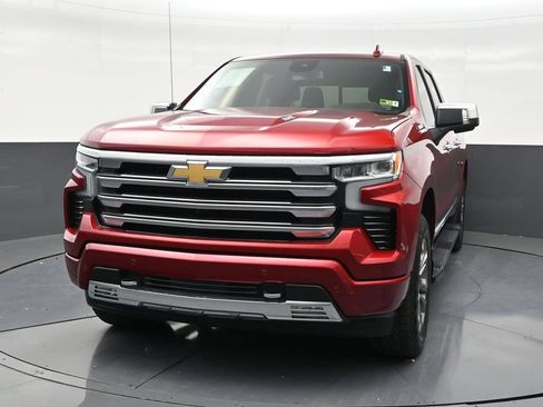 Used 2024 Chevrolet Silverado 1500 High Country w/ Z71 Off-Road Package AWD/4WD image 8
