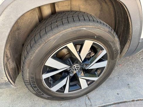 Used 2022 Volkswagen Atlas Cross Sport SE FWD image 16
