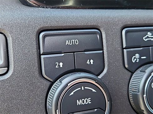 Used 2023 Chevrolet Silverado 1500 LT image 26