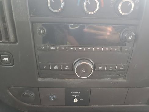 Used 2018 Chevrolet Express 2500 w/ Driver Convenience Package RWD image 14