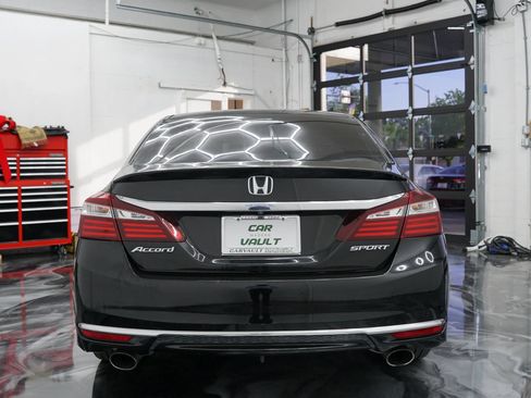 Used 2017 Honda Accord Sport image 9