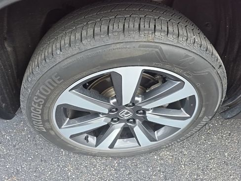 Used 2025 Honda Pilot Touring image 7