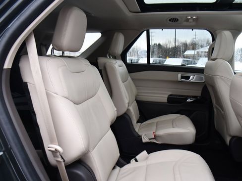 Used 2023 Ford Explorer Platinum w/ Technology Package image 18