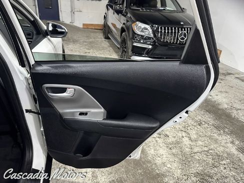 Used 2018 Kia Niro LX FWD image 20