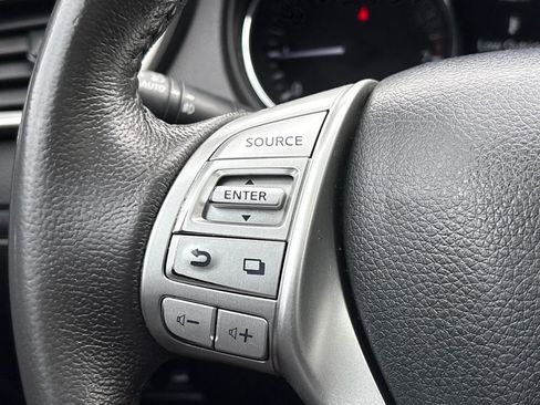 Used 2015 Nissan Rogue SL w/ SL Premium Package image 19