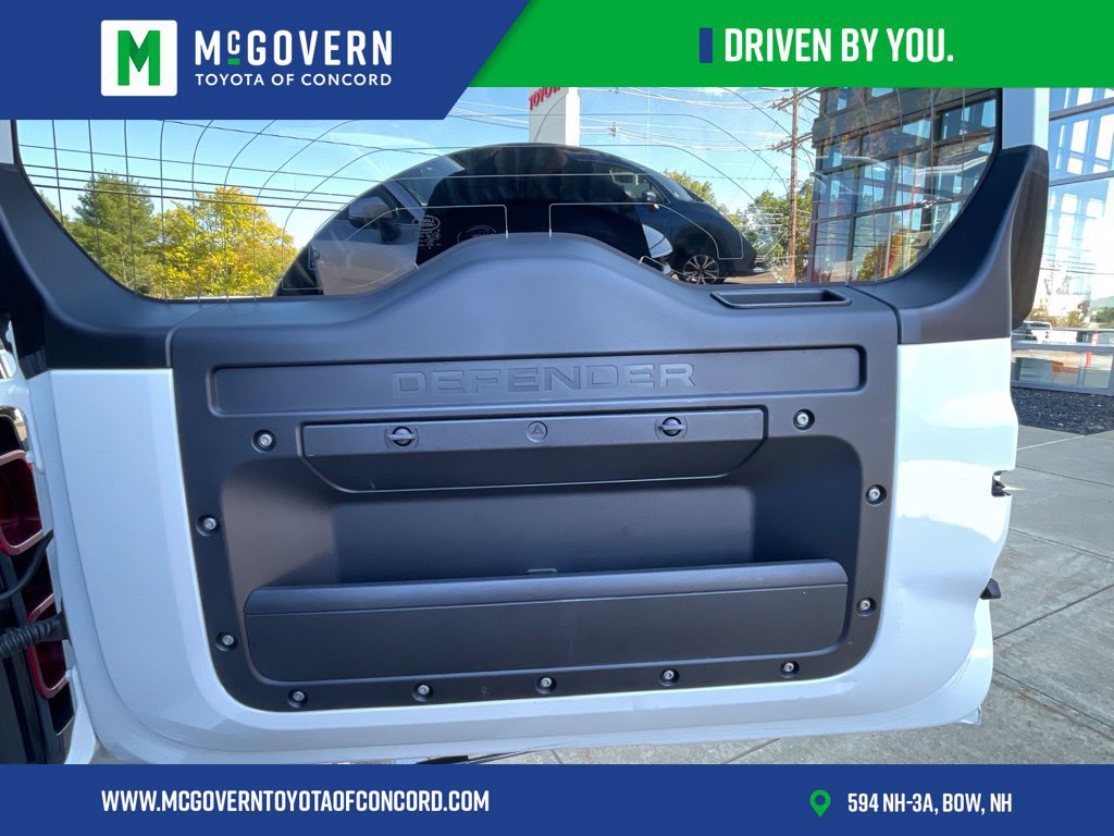 Used 2020 Land Rover Defender 110 HSE AWD/4WD image 25