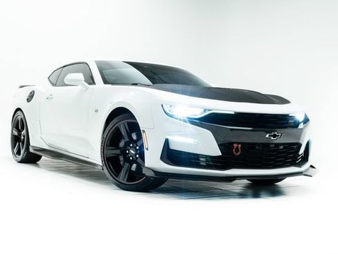 Used 2019 Chevrolet Camaro SS RWD image 5