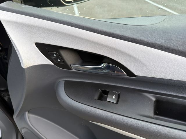 Used 2018 Chevrolet Bolt Premier w/ Driver Confidence II Package FWD image 22