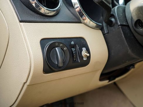 Used 2005 Ford Mustang Convertible RWD image 42
