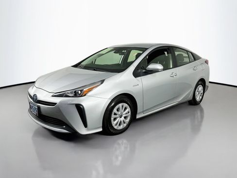 Used 2022 Toyota Prius L Eco FWD image 4