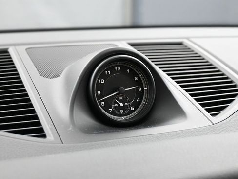 Certified 2022 Porsche Macan image 19