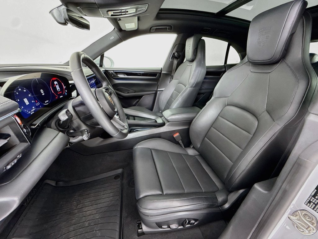 Certified 2024 Porsche Macan 4 Electric AWD/4WD image 5