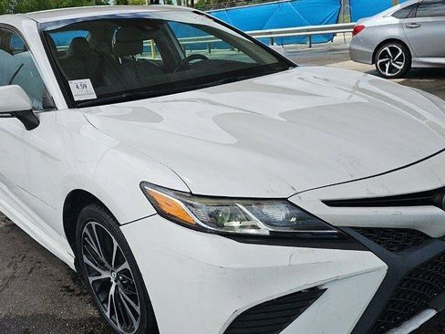 Used 2019 Toyota Camry SE image 1