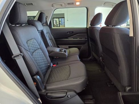Used 2025 Nissan Pathfinder SV AWD/4WD image 19