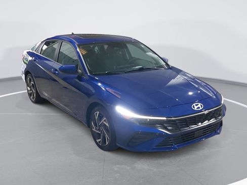 Certified 2024 Hyundai Elantra SEL w/ Convenience Package FWD image 3