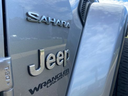 Used 2020 Jeep Wrangler Unlimited Sahara image 10