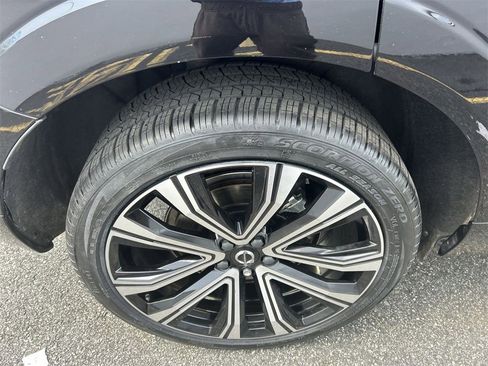 Certified 2023 Volvo XC60 B6 Ultimate w/ Climate Package image 12