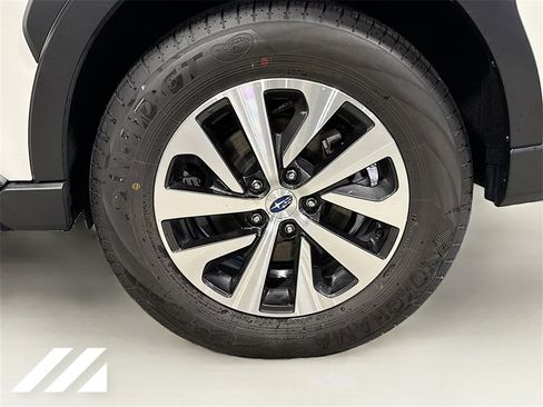 Used 2025 Subaru Outback Premium image 32