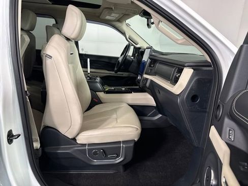 Used 2023 Ford Expedition Platinum image 28