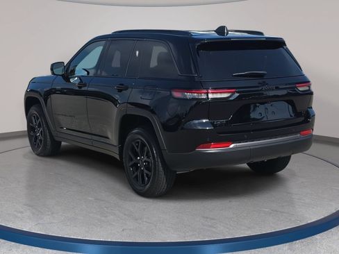 Used 2026 Jeep Grand Cherokee Altitude AWD/4WD image 7