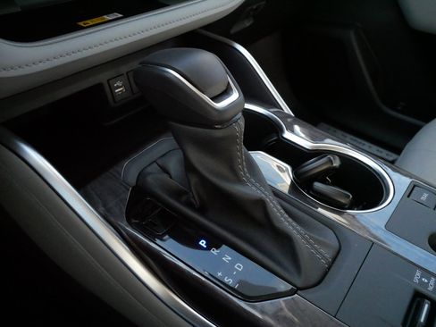 Certified 2025 Toyota Highlander Limited image 24