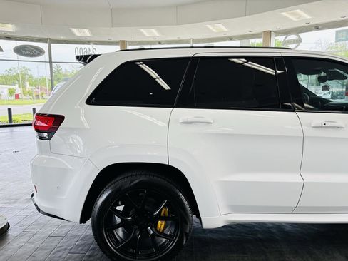 Used 2018 Jeep Grand Cherokee Trackhawk AWD/4WD image 5