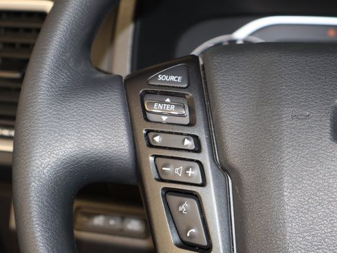 Used 2024 Nissan Frontier SV image 21