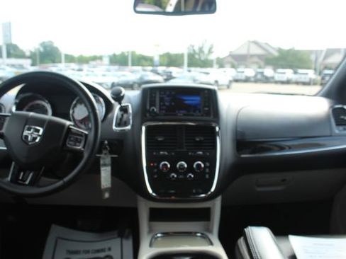 Used 2019 Dodge Grand Caravan SXT FWD image 14