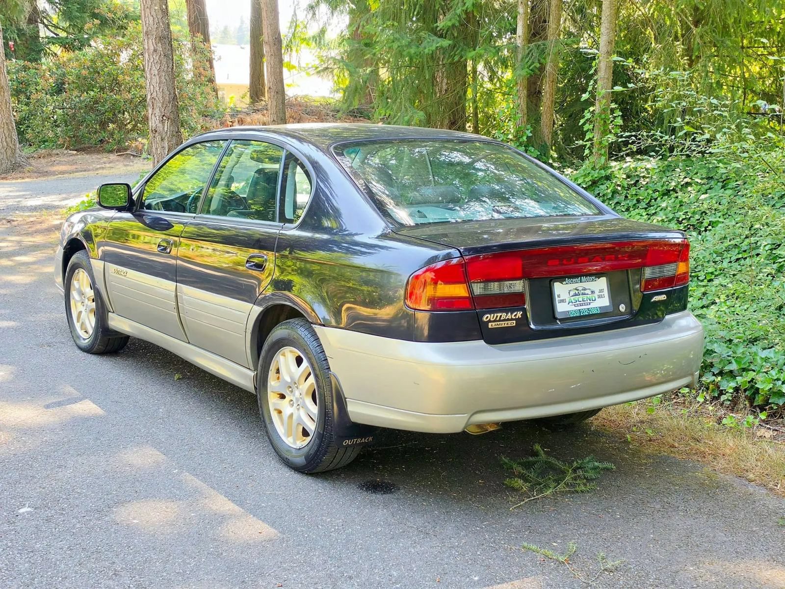 Used 2001 Subaru Outback Limited AWD/4WD image 3