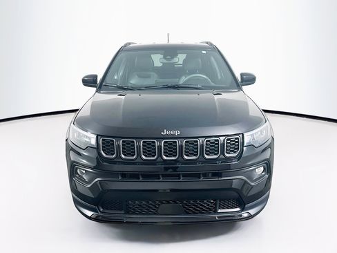 Used 2024 Jeep Compass Latitude w/ Convenience Group AWD/4WD image 2