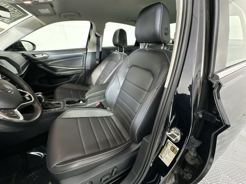 Used 2024 Volkswagen Jetta SE FWD image 11