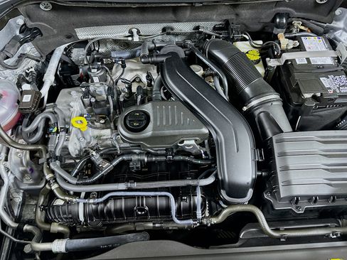 Used 2023 Volkswagen Taos SE w/ Panoramic Sunroof Package image 32