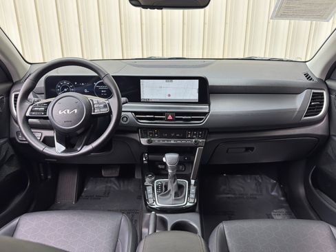 Used 2025 Kia Seltos EX w/ EX Sunroof Package FWD image 11