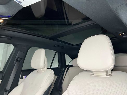 Used 2025 Mercedes-Benz GLC 300 4MATIC image 21