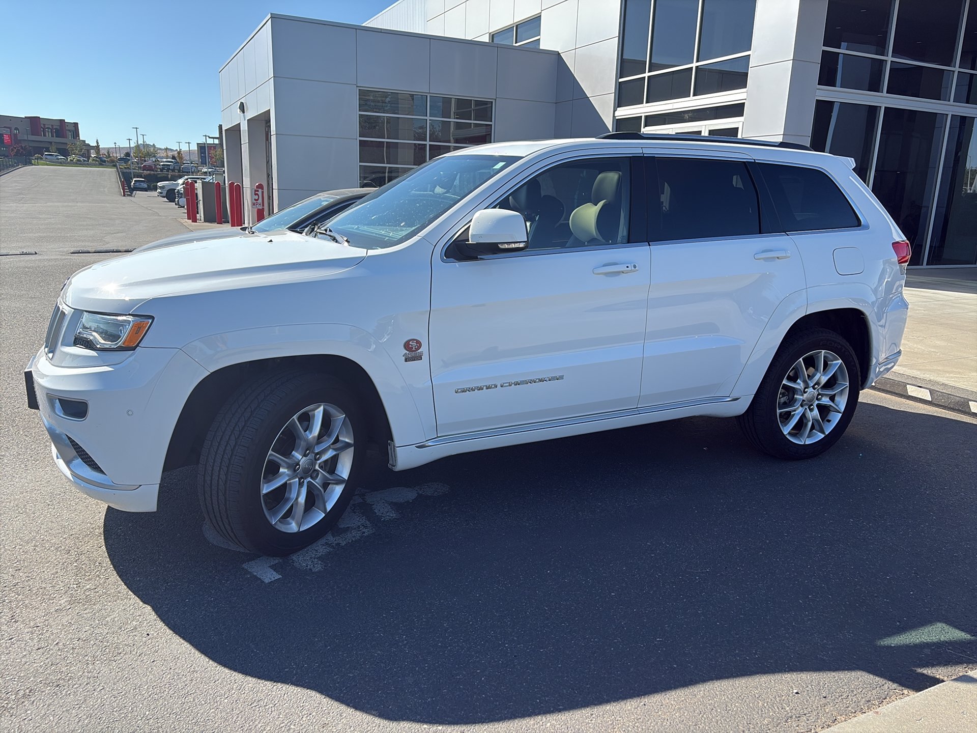 Used 2015 Jeep Grand Cherokee Summit w/ Platinum Series Group AWD/4WD image 12