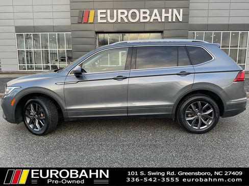 Used 2022 Volkswagen Tiguan SE image 2
