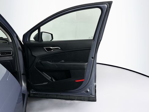 Used 2025 Kia Sportage LX FWD image 30