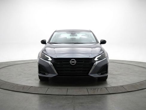 Used 2025 Nissan Altima 2.5 SV FWD image 2