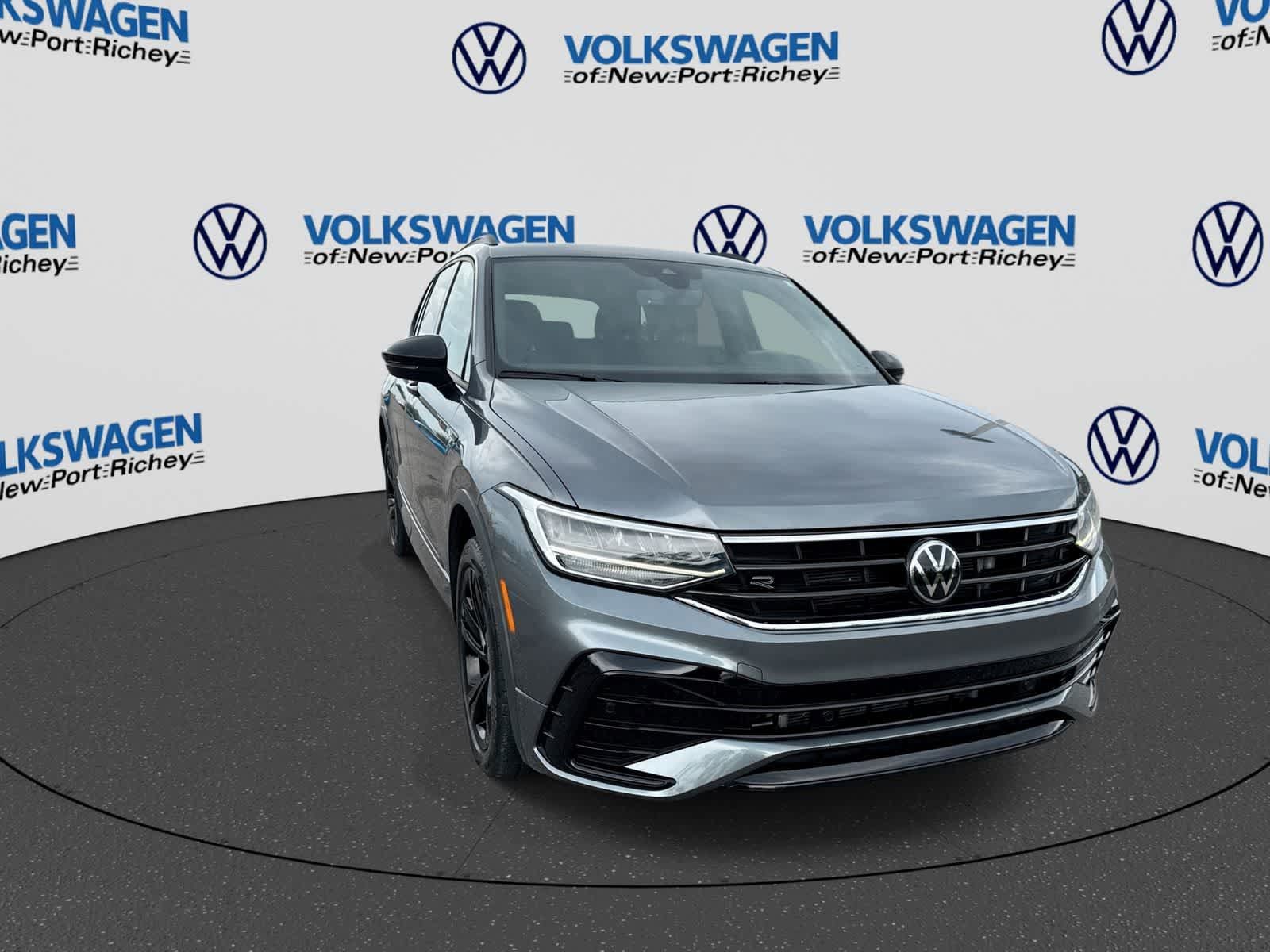 Used 2024 Volkswagen Tiguan SE R-Line FWD image 16