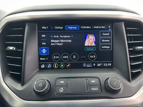 Used 2023 GMC Acadia SLT image 29