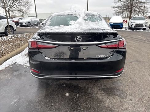 Certified 2025 Lexus ES 300h Ultra Luxury image 4