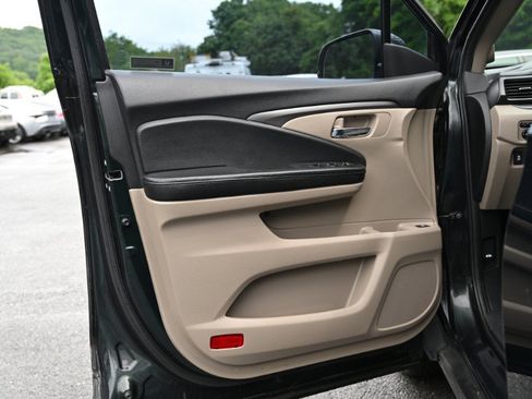 Used 2018 Honda Pilot LX image 16