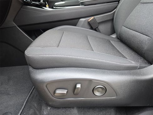 New 2026 Chevrolet Traverse LT image 13